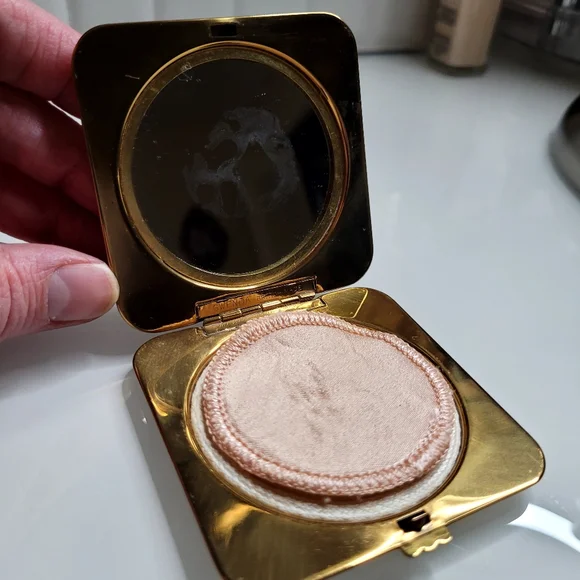 Gwenda Powder Compact - Picture 4 of 10